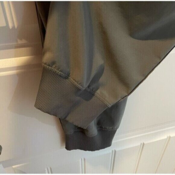 Lululemon  Mid Rise Travel Joggers Green Preppy Neutral Weekend Lounge Active - Picture 3 of 9